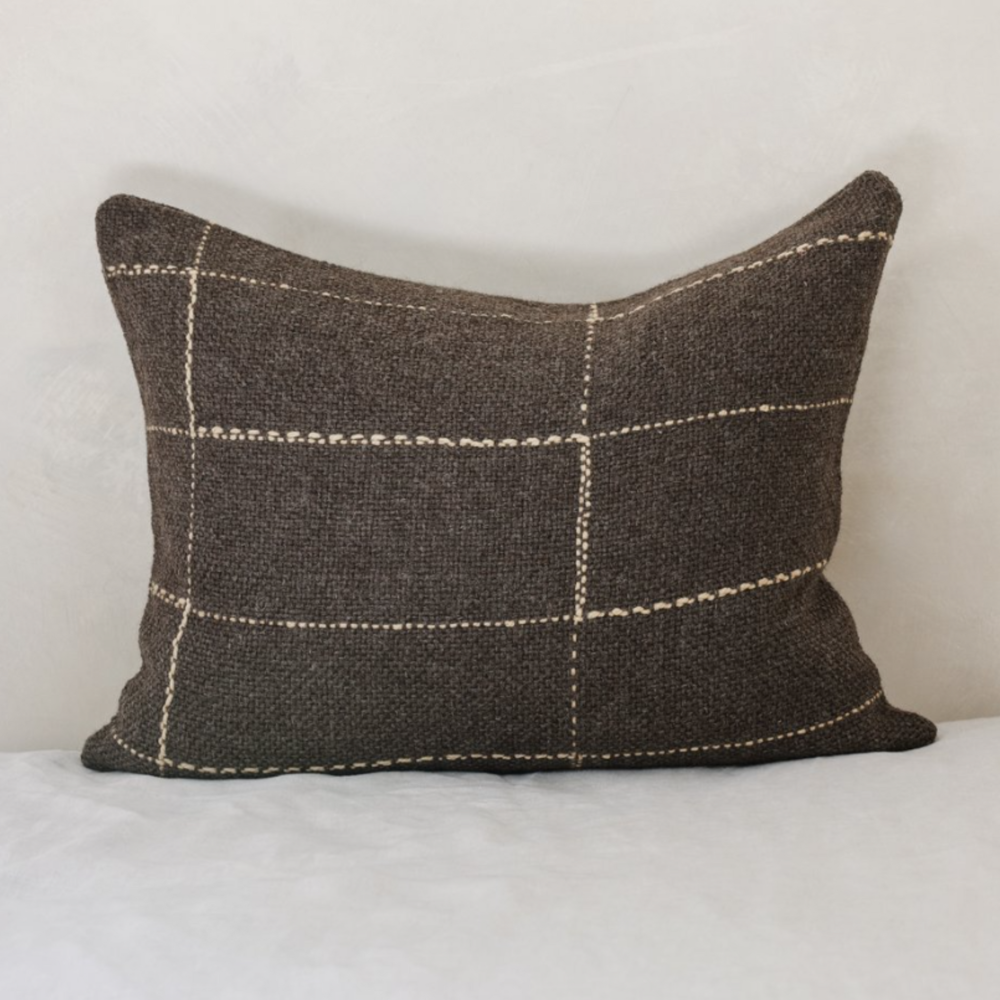 Arlo Pillow: Carob