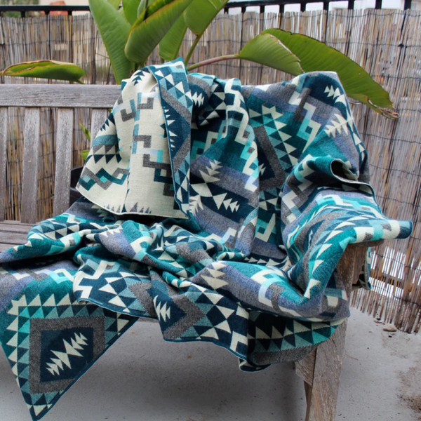 'Agua De Los Andes' Reversible Blanket