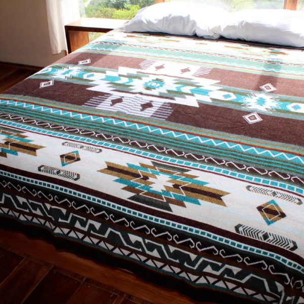 'La Esmeralda' Reversible Blanket