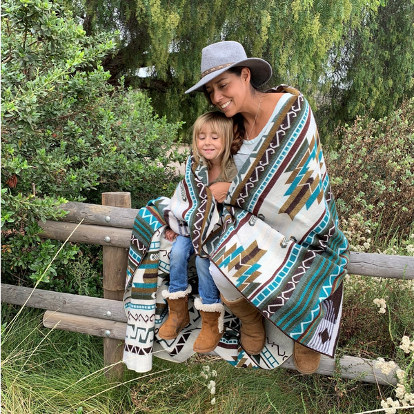 'La Esmeralda' Reversible Blanket