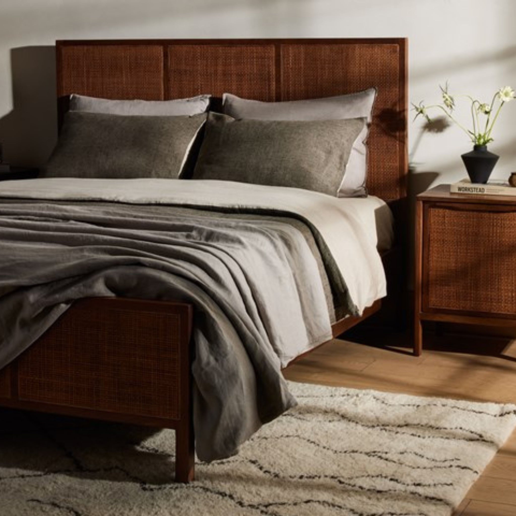 Melbourne Bed - Brown Wash